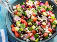 Греческий салат: солнечный вкус Средиземноморья на вашем столе. салат